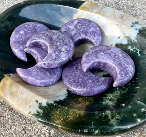 HERMOSAS LUNAS DE MEDIA LUNA CRISTAL/PIEDRAS PRECIOSAS A GRANEL LEPIDOLITA ÁGATA LUNA/LUNA DE PIEDRA DE BOLSILLO LEPIDOLITA PÚRPURA DE CALIDAD PREMIUM - Product Image 3