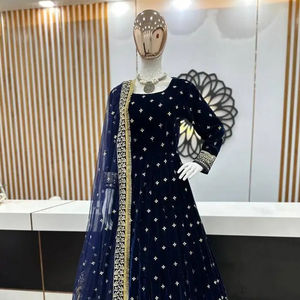 Lancement de la nouvelle robe de soirée styliste Look Heavy Viscos Velvet With Heavy Embroidery Sequence Work Gown With Dupatta For Women - Product Image 1