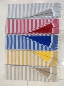 Serviette de plage turque fouta en coton avec logo en relief fournisseur personnalisé en Inde serviettes Fouta par Avior - Product Image 2