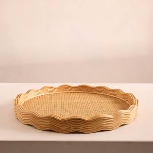 Plateau rond vintage en rotin à bord festonné, tissé à la main, plateau de service décoratif pour la restauration et la décoration de table en provenance du Vietnam - Product Image 3
