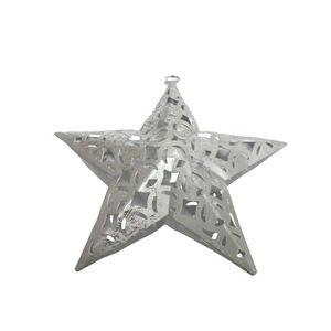 Estrella colgante de hierro de tamaño mediano, Estrella colgante de pared de papel plateado para decoración del hogar y de Navidad, venta al por mayor a granel - Product Image 1