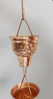 Chaîne de pluie artisanale traditionnelle en cuivre gaufré, finition or rose, élément décoratif de jardin de luxe pour usage domestique et extérieur