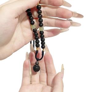 Collier moderne fait main d'Europe avec pendentif en résine de corne de buffle naturelle, chaînes perlées, pierre principale au toucher réel, perle, objet d'art de collection, tendance - Product Image 1