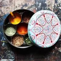 Boîte à épices traditionnelle indienne artisanale en plastique Masala Dabba, 5 compartiments, couvercle en verre, écologique, étanche, qualité alimentaire