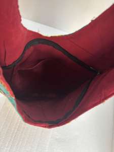 Sac à bandoulière artisanal bohème en patchwork brodé, forme oreiller, motif floral ethnique, en coton vintage, style Kantha, deux ouvertures - Product Image 3