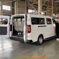 Mini-bus Wuling Yangguang à conduite à droite (RHD) 14 places, très populaire, super pratique, grand espace, fourgonnette de transport de passagers