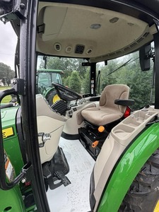 Tractor Agrícola John Deere 5075E 2022, 4x4, Transmisión por Engranajes, para Trabajo en Campo - Product Image 5