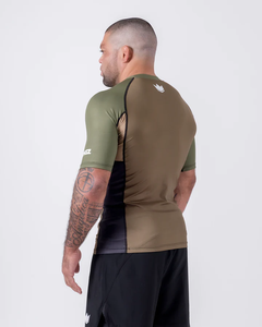DERNIER STYLE Rashguard MMA pour hommes à manches courtes, nouveau design, extensible en polyester/nylon, service OEM, vêtements de fitness - Product Image 3