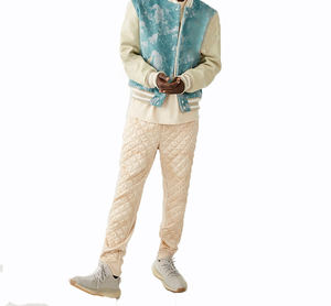 Veste universitaire pour homme pas chère, design élégant de type letterman, tissu en laine imperméable et respirant, personnalisable sur le devant pour les équipes sportives - Product Image 3