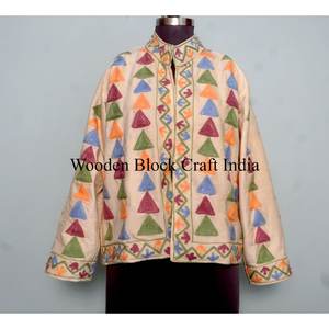 Chaqueta Suzani de Terciopelo con Bordado Floral Bohemio Vintage, Chaqueta Corta Estampada con Forro de Lana, Chaquetas Suzani Hechas a Mano - Product Image 2