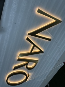 Letras con Logotipo LED Retroiluminadas en Metal Dorado Personalizadas en Panel Acrílico Redondo, Letrero Comercial para Exteriores para Salón de Belleza, <span class=keywords><strong>Spa</strong></span>, Recepción, Marca - Product Image 3