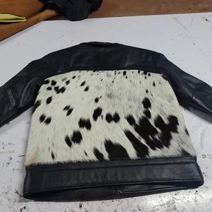 Veste en cuir PU pour homme la plus populaire pour l'hiver, avec logo sur le devant en toile, haute qualité, imperméable, respirante, séchage rapide, couleur unie - Product Image 1