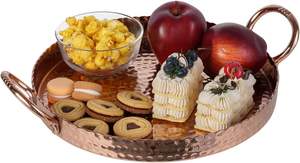 Plateau de présentation rond en métal ton cuivre avec un design martelé artisanal, élégant plateau de service décoratif pour la maison et les événements - Product Image 2