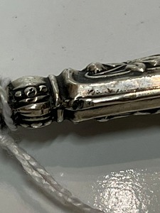 Rehausseur de chaussures en métal argenté de conception élégante pour le port quotidien des chaussures, avec une prise en main élégante et un look stylé, idéal pour offrir en cadeau - Product Image 6