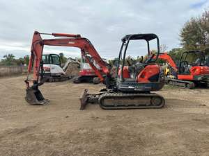 Miniexcavadora Kubota KX121-3: Rendimiento Potente con Durabilidad Comprobada - Product Image 6