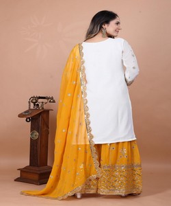 TOP DE TRABAJO DE SECUENCIA DE BORDADO DE GEORGETTE A LA MODA SHARARA CON DUPATTA FESTIVA PRECIO AL POR MAYOR ROPA ÉTNICA AMARILLA - Product Image 3