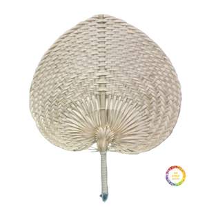 Ventilateurs de feuilles de palmier colorés faits à la main pour le refroidissement d'été et l'utilisation décorative écologique et réutilisable - Product Image 1