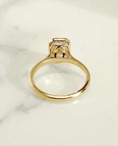 Anillo de compromiso CZ de corte radiante, 12x8mm, bisel blanco, banda de oro solitario, joyería de boda minimalista - Product Image 2