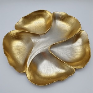 เซิร์ฟเวอร์ผลไม้แห้งอลูมิเนียมพรีเมี่ยมพร้อมชามลายใบไม้สามใบเคลือบทองเงาออกแบบมาสำหรับการตกแต่งภายในห้องรับประทานอาหาร - Product Image 3