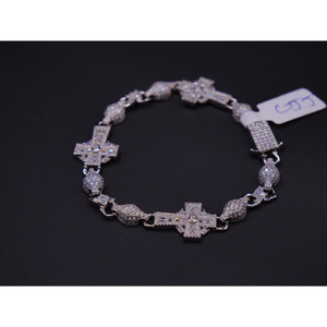 Bracelet élégant en or blanc avec croix sacrée pavée de diamants, serti de pierres rondes et baguettes, fermoir boîte, bijou de déclaration - Product Image 5