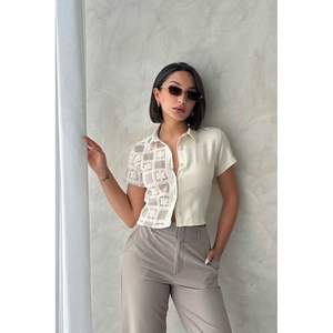 Blusa de Mujer con Elegantes Detalles de Encaje, Camisa Brillante para Mujeres Amantes de la Moda - Product Image 5