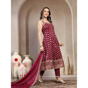Ensemble Kurta et pantalon en pur coton bordeaux pour femme, motif tissé et broderie, col en V avec dupatta, style Salwar Kameez - Product Image 2