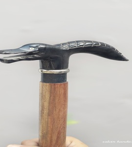 Bastón de Metal Pulido Estilo Antiguo Vintage con Mango de Cabeza de Cocodrilo, Bastón con Figura de Animal Tallada a Mano para Bodas y Aniversarios - Product Image 3