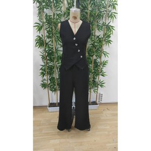 Conjunto de Dos Piezas para Mujer de Jane: Chaleco de Satén sin Mangas con Cuello en V Cruzado y Botones Delanteros y Pantalones Ajustados para Ocasiones Elegantes - Product Image 4