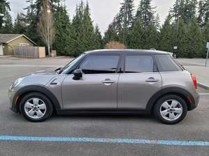 MINI Cooper 2016 Hatchback de 4 Puertas con Tracción Delantera / Disponible para la Venta con Bajo Kilometraje, Motor de Gasolina, Auto Usado en Excelentes Condiciones y Sin Accidentes, Volante a la Izquierda - Product Image 4