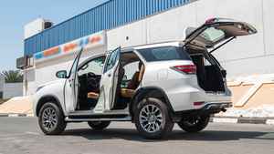Neuf / Occasion 2022 TOYOTA FORTUNER Caméra arrière 360° Capacité de charge 31-40T Émissions Diesel / Essence Automatique - Product Image 4
