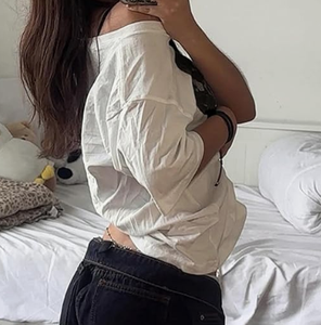 เสื้อสตรีทแวร์สไตล์กรันจ์แบบเปิดไหล่ข้างเดียว สำหรับวัยรุ่นและผู้หญิง ทรงโอเวอร์ไซส์ แขนสั้น พิมพ์ลายกราฟิก สไตล์ Y2K อีโม ยุค 2000 สำหรับฤดูร้อน ผ้าฝ้าย 100% - Product Image 3