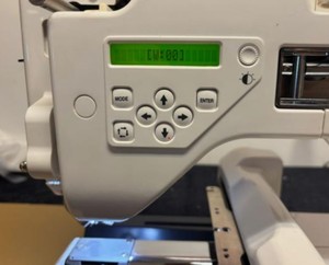 เครื่องปักผ้าอุตสาหกรรม MB-4S 4 เข็ม รุ่นขายดีที่สุด สำหรับปักหมวก เสื้อ และโลโก้ พร้อมการปักที่แม่นยำ - Product Image 2