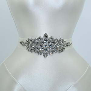 Cinturón de Novia Bridella BS01 Plateado con Pedrería y Perlas Ajustable - Product Image 5