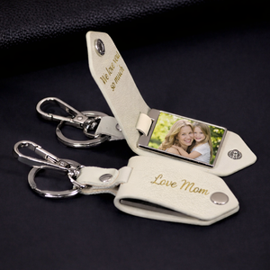 Llavero de Cuero Genuino con Logotipo Dorado Grabado Personalizado al por Mayor, con Correa de Cuero e Inserto para Foto - Product Image 3