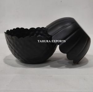 Le plus récent bol en métal noir durable idéal pour servir ou mélanger avec une forme solide et des parois lisses offrant un confort pour un usage domestique - Product Image 3