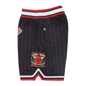 Short de basket-ball personnalisé en maille pour hommes vente en gros de poches à fermeture éclair double couche broderie cousue solide taille élastique cordon de serrage - Product Image 4