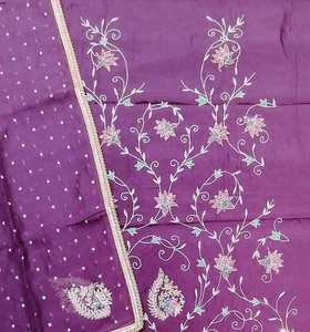 Tenues de créateur modernes non cousues, brodées à la main, magnifiques ensembles de style traditionnel indien, à la pointe de la mode, à prix d'exportation - Product Image 2