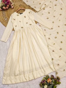 Elegante vestido Anarkali de algodón con Dupatta elegante y ligero Ideal para mujeres Ropa de fiesta étnica para festivales y uso diario - Product Image 6