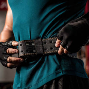 Cinturón de gimnasio de cuero de vaca personalizable de alta calidad Cierre de hebilla antideslizante para entrenamiento y entrenamiento de levantamiento de pesas - Product Image 4