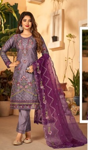 Diseñador paquistaní Kurtis con bordado de seda viscosa Pent y Organza Duppata colección para mujer - Product Image 4