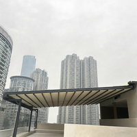 Pergola motorisée rétractable murale en aluminium avec revêtement PVC imperméable et anti-UV pour patio, jardin, hôtel