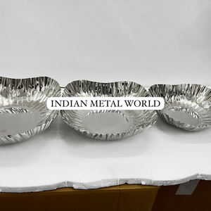 Bol décoratif en métal argenté fabriqué à la main pour la décoration intérieure et le service Bol à chocolat au design unique à bord ondulé au prix de gros - Product Image 3