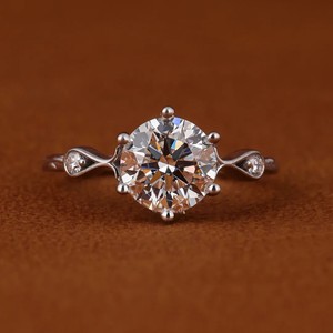 แหวนหมั้นเพชรคิวบิกเซอร์โคเนียทรงคุชชั่น ดีไซน์เก๋ ทันสมัย ทำจากเงินแท้ 925 ประดับด้วยดีไซน์กิ่งไม้  เหมาะสำหรับเป็นของขวัญ - Product Image 1