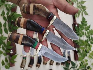 Cuchillo desollador de acero damasco de 6 pulgadas hecho a mano con mango de madera, cuchillo de caza OEM personalizable con vaina, lote de 20 piezas - Product Image 4