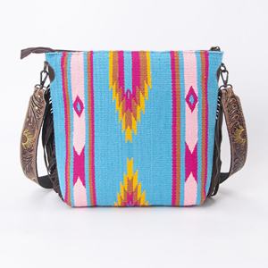 Bolso de Mano Estilo Western con Correa de Cuero Repujado a Mano y Diseño de Manta de Lana - Product Image 3