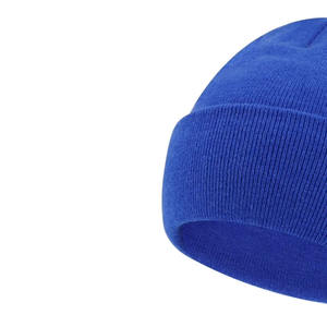 Bonnets unisexes élégants et chauds en acrylique doux Parfait pour l'hiver, mode décontractée ou marque promotionnelle - Product Image 3