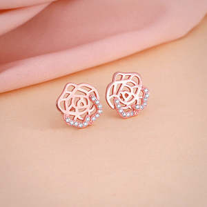 Boucles d'oreilles à tige en filigrane rosette en or 18 carats diamant et zircon plaqué or rose à la mode avec motif géométrique pour les fiançailles - Product Image 4