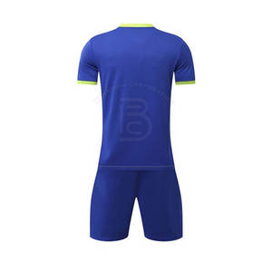 Uniformes de fútbol de poliéster Diseño personalizado Uniformes de entrenamiento cómodos transpirables de secado rápido de alta calidad Impresión de transferencia de calor - Product Image 3