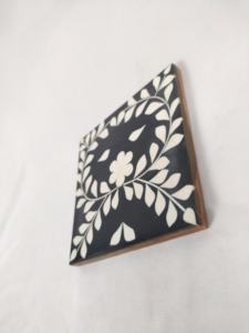 ชุดแผ่นรองแก้วไม้สี่เหลี่ยม 4 ชิ้น พร้อมเรซิ่นอีพ็อกซี่ หนา 10 มม. เป็นมิตรกับสิ่งแวดล้อม สำหรับเครื่องดื่ม ดีไซน์ทันสมัย สำหรับใช้ในบ้านและห้องครัว - Product Image 6