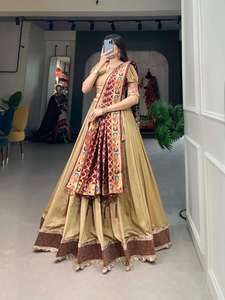 Último traje de diseñador Estilo moderno Vichitra Silk Lehenga Choli & Dupatta Liso con borde de encaje Jacquard Trabajo Compras en línea - Product Image 3